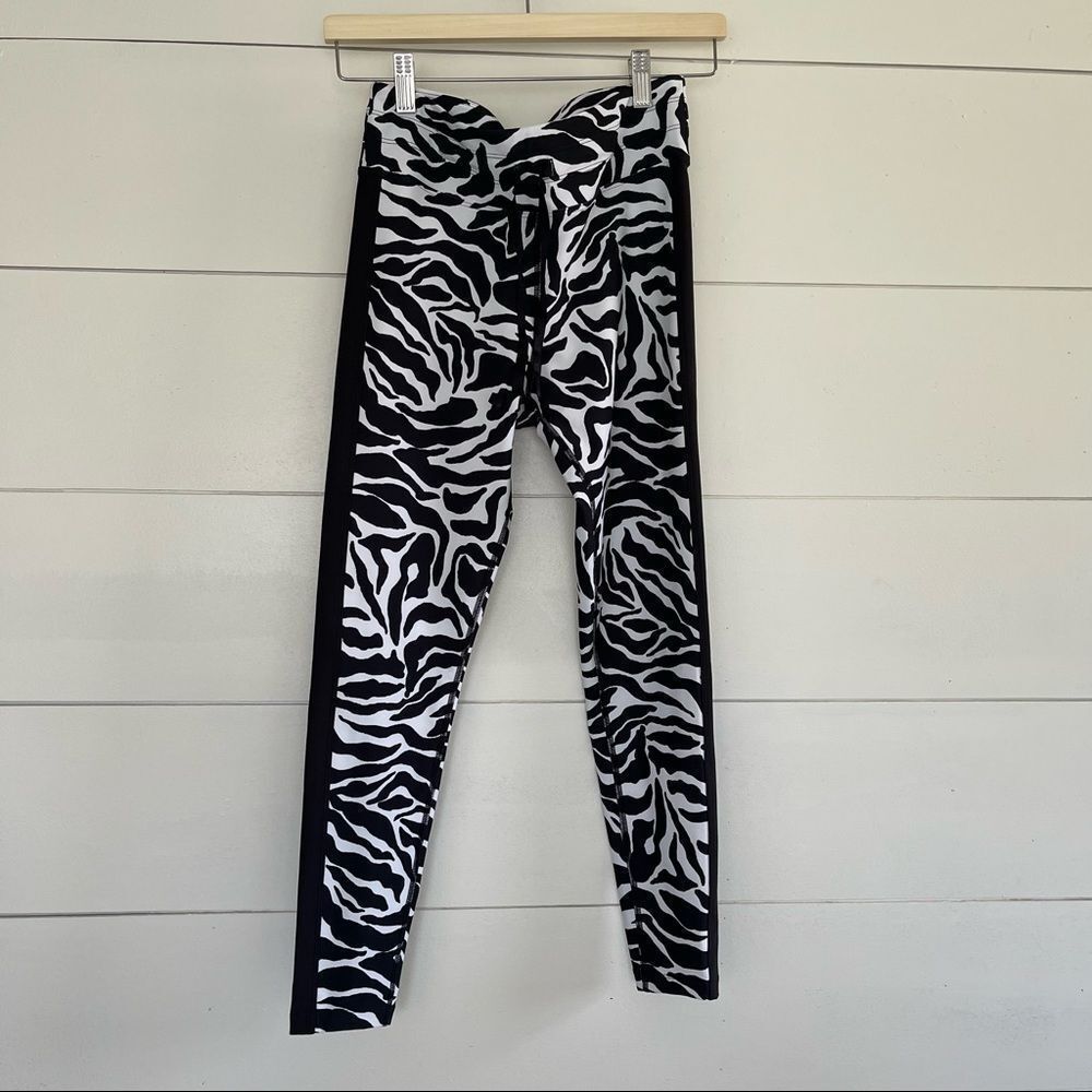 Aqua Athletic Women’s Small Zebra Workout Leggings